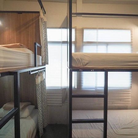 I-Sleep Silom Hostel Bangkok Eksteriør billede