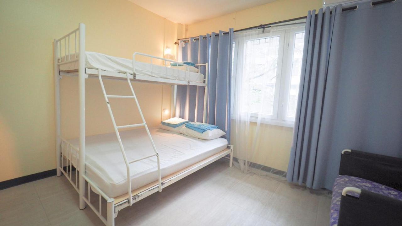I-Sleep Silom Hostel Bangkok Eksteriør billede