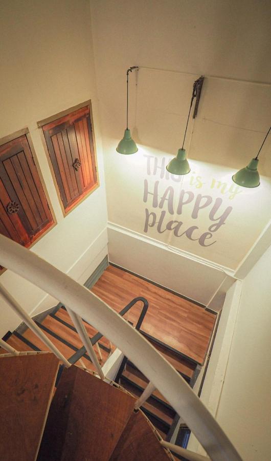 I-Sleep Silom Hostel Bangkok Eksteriør billede