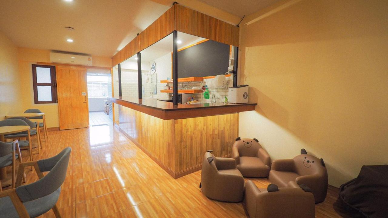 I-Sleep Silom Hostel Bangkok Eksteriør billede