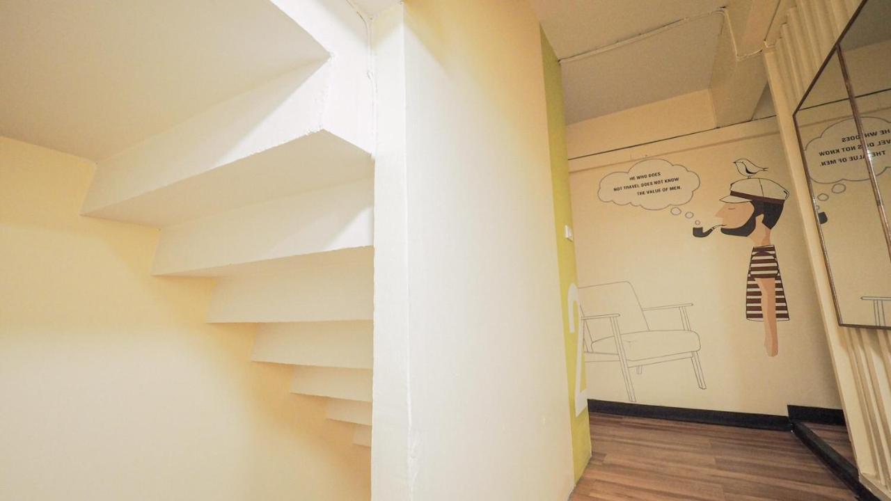 I-Sleep Silom Hostel Bangkok Eksteriør billede