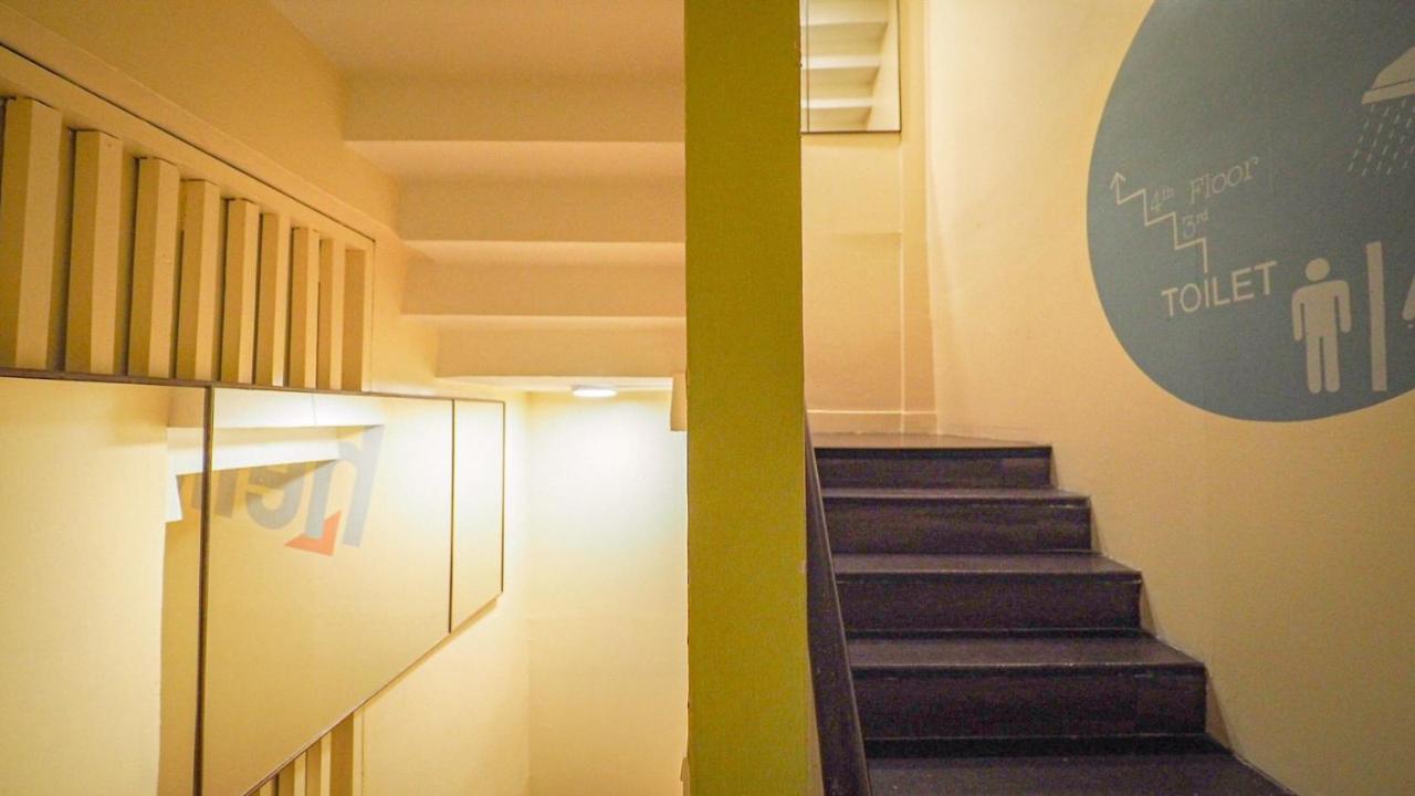 I-Sleep Silom Hostel Bangkok Eksteriør billede