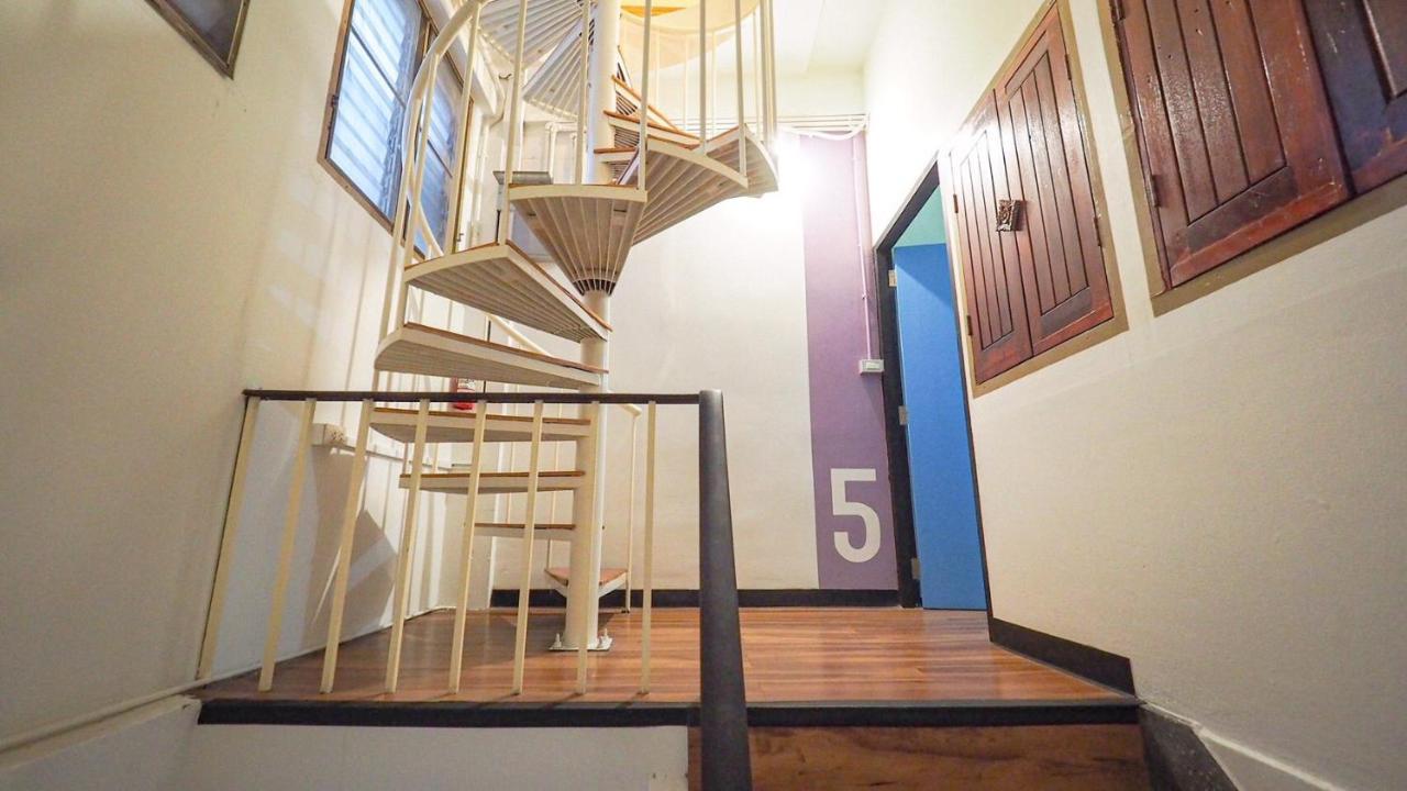 I-Sleep Silom Hostel Bangkok Eksteriør billede