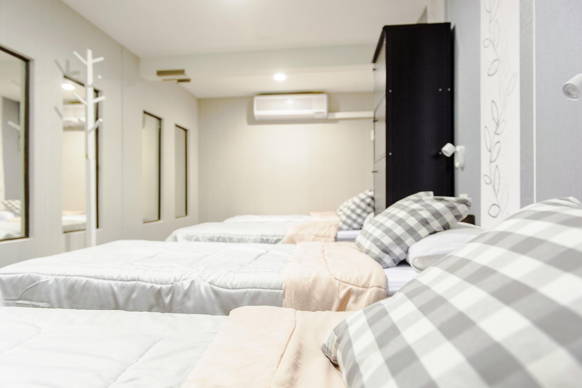 I-Sleep Silom Hostel Bangkok Eksteriør billede