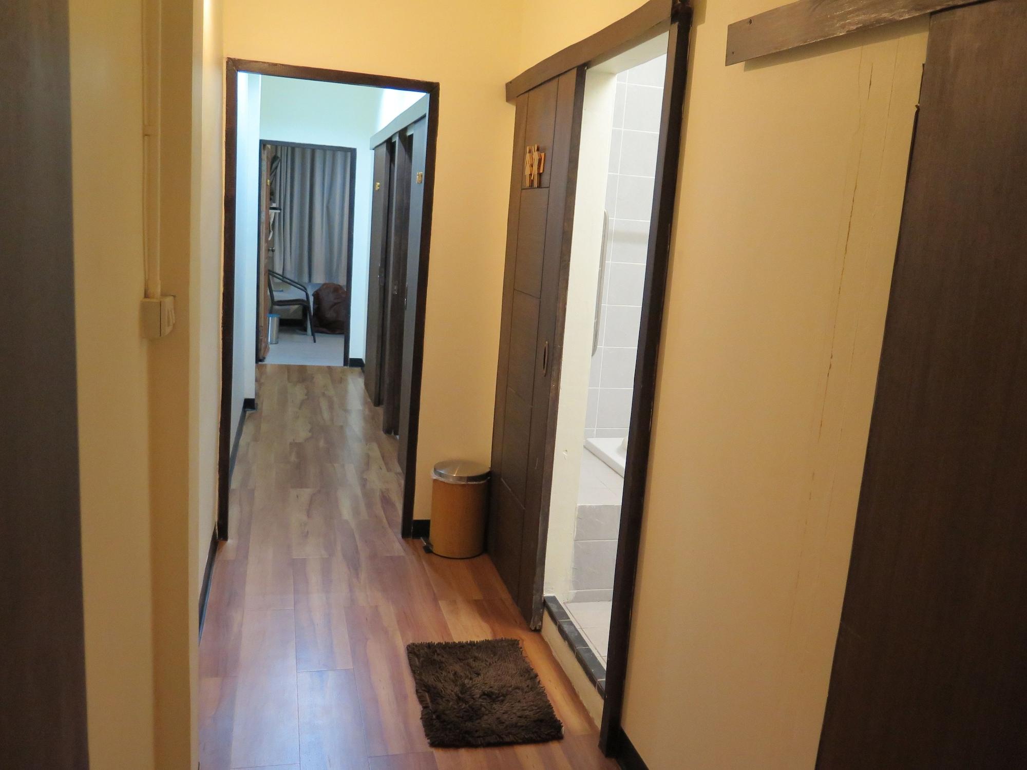I-Sleep Silom Hostel Bangkok Eksteriør billede