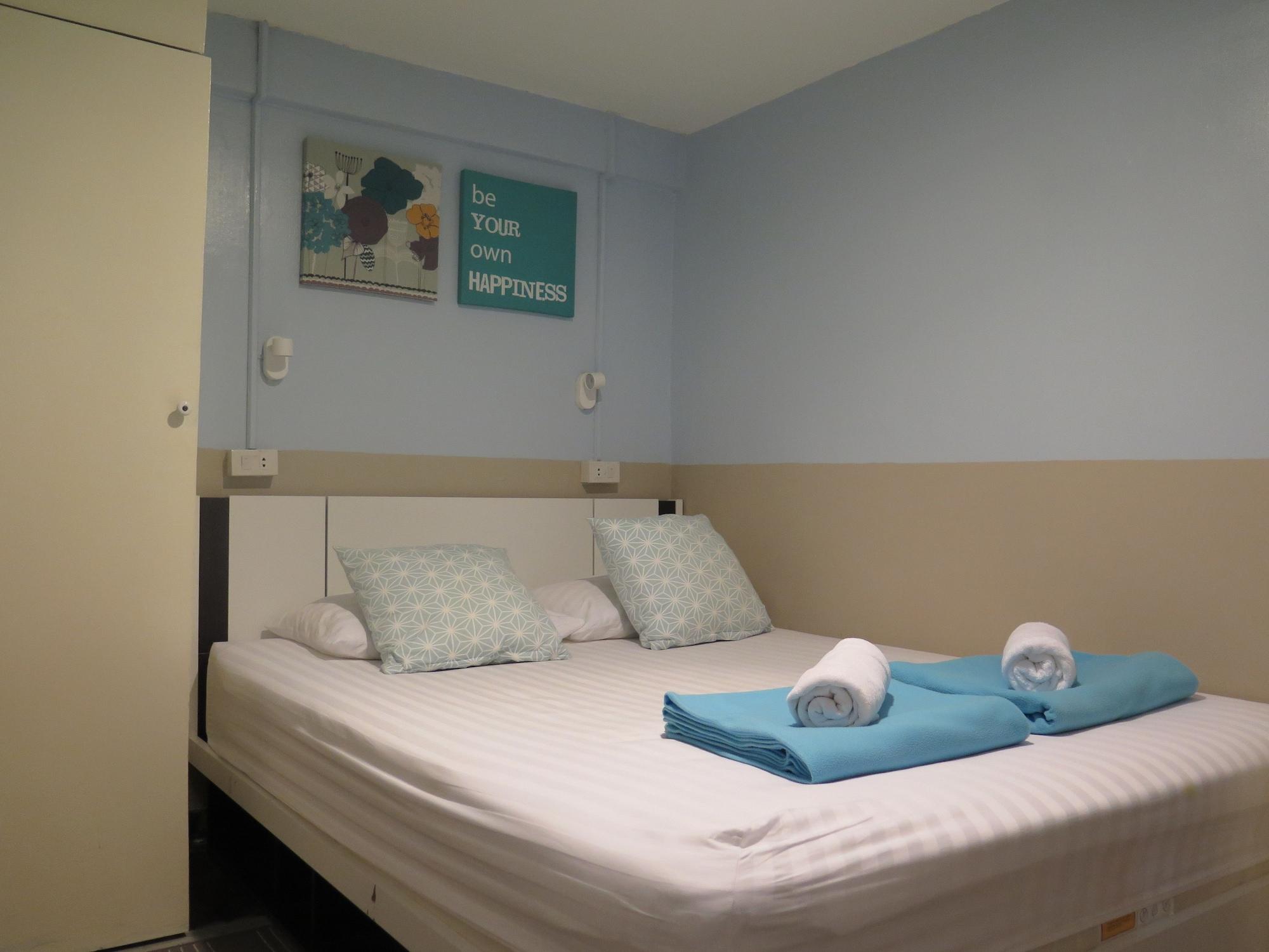 I-Sleep Silom Hostel Bangkok Eksteriør billede