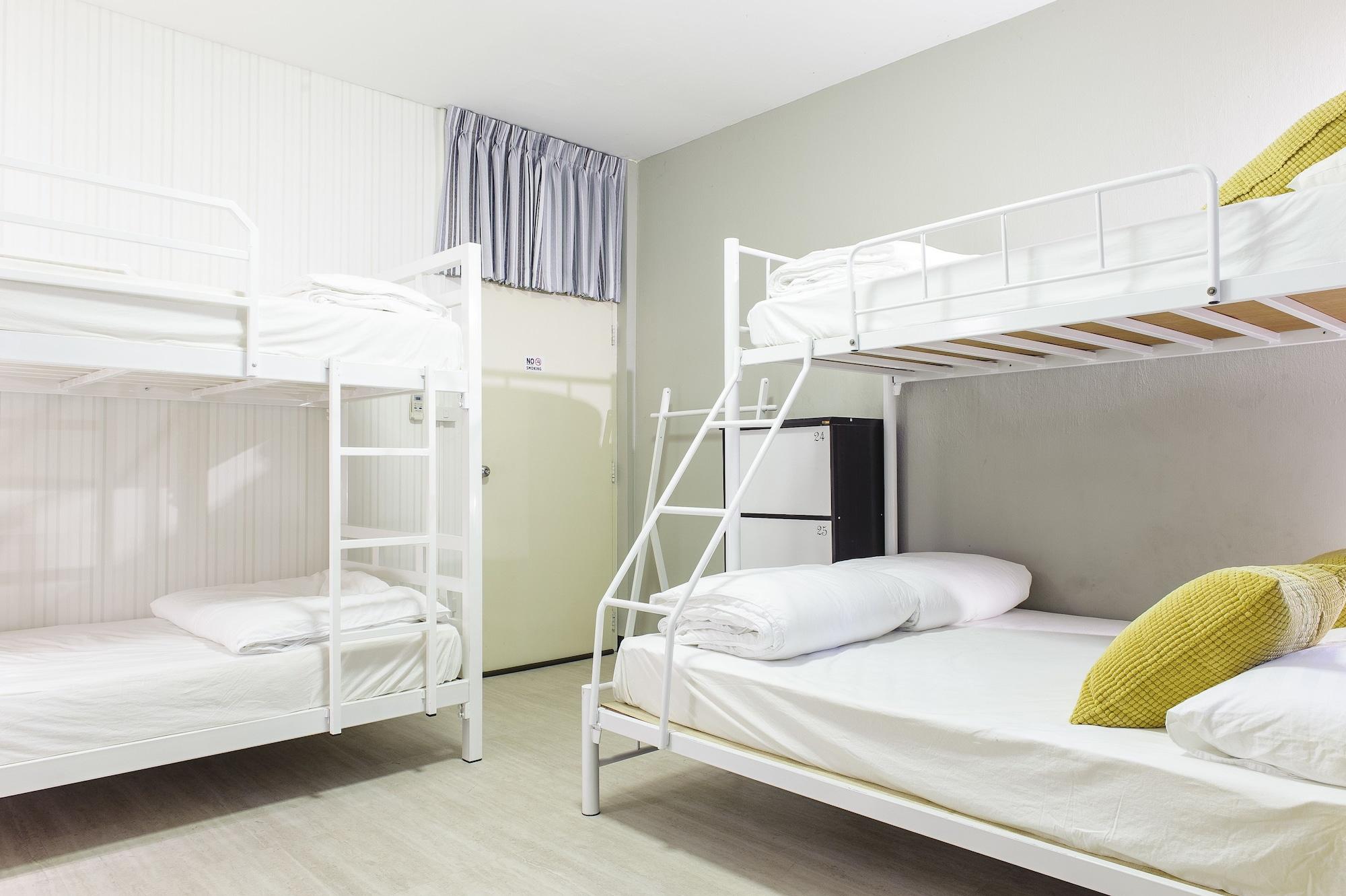 I-Sleep Silom Hostel Bangkok Eksteriør billede