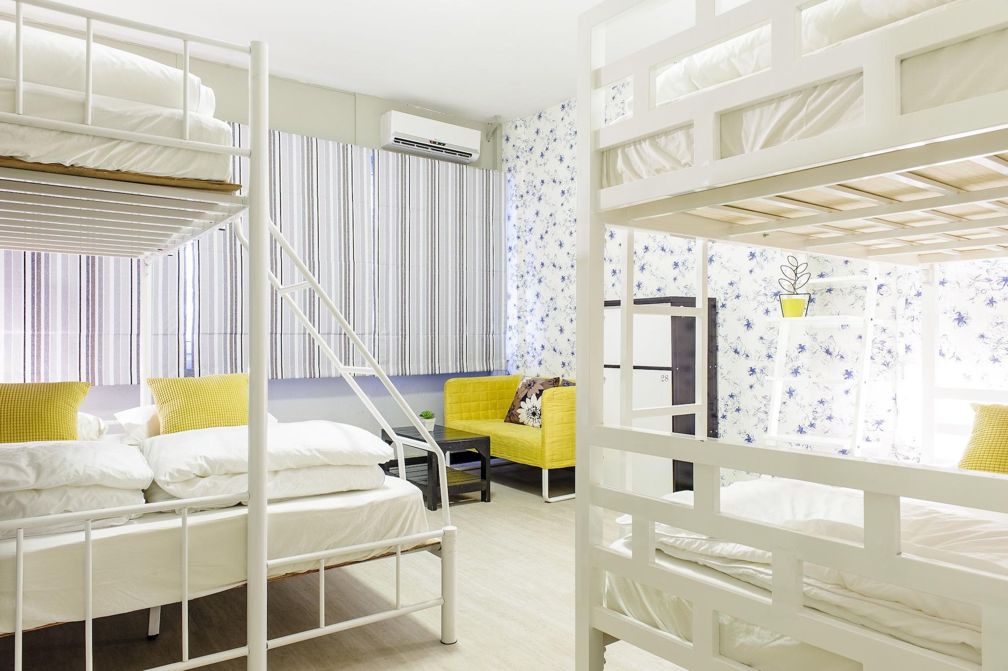 I-Sleep Silom Hostel Bangkok Eksteriør billede