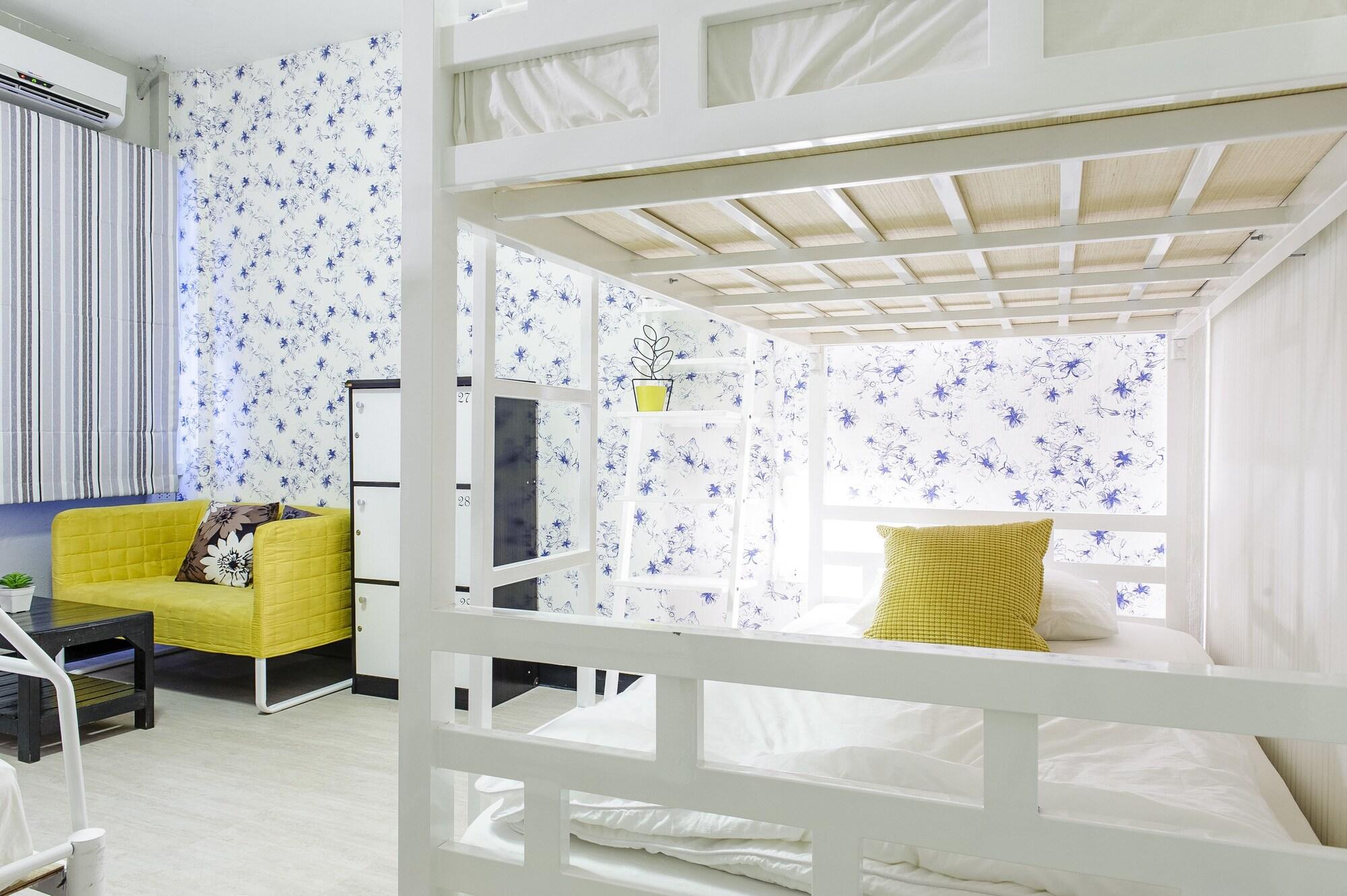 I-Sleep Silom Hostel Bangkok Eksteriør billede