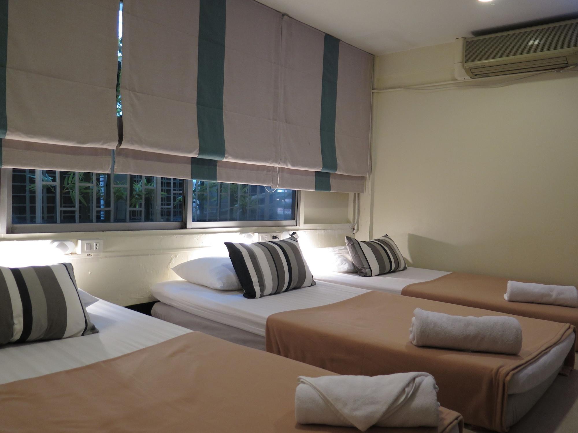 I-Sleep Silom Hostel Bangkok Eksteriør billede