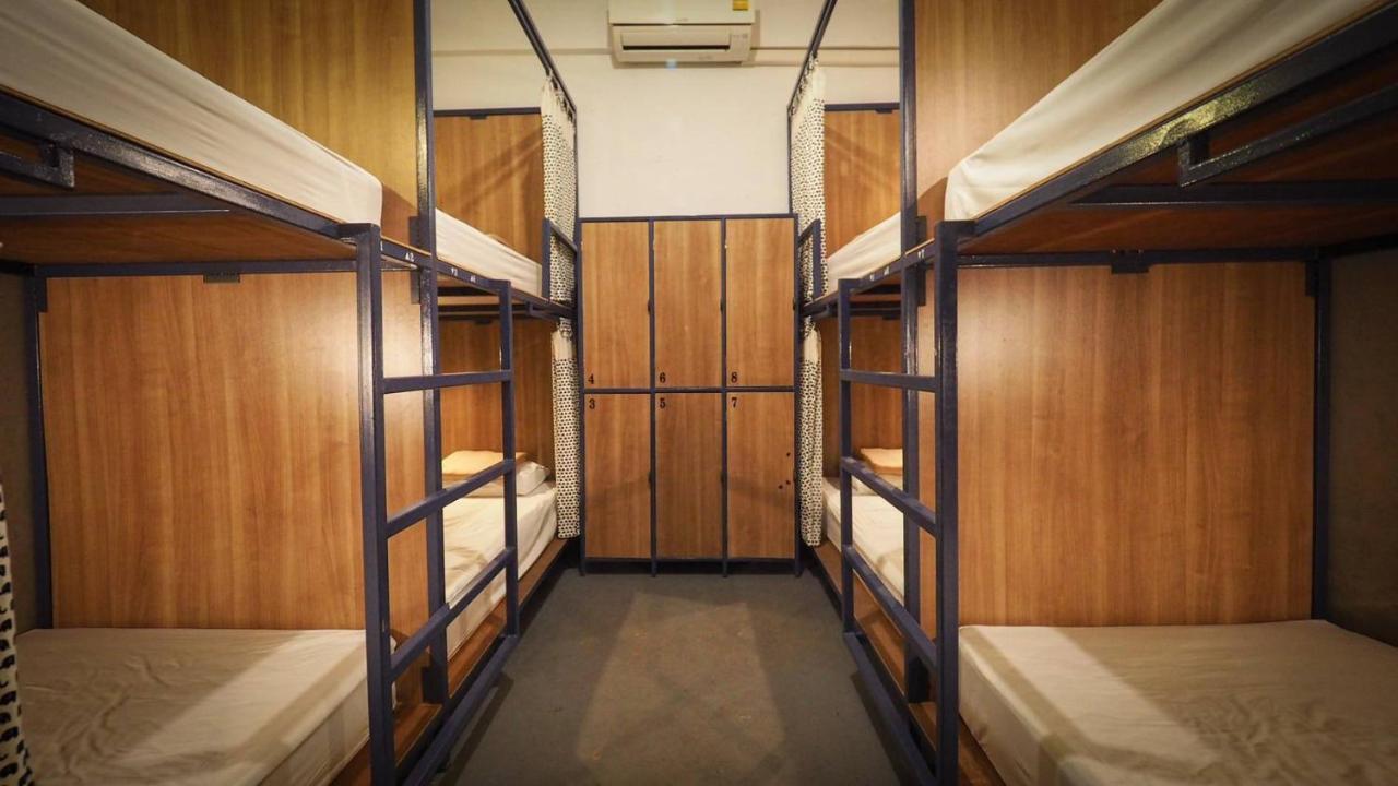 I-Sleep Silom Hostel Bangkok Eksteriør billede