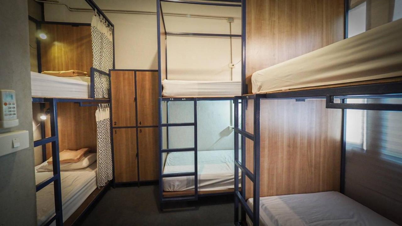 I-Sleep Silom Hostel Bangkok Eksteriør billede