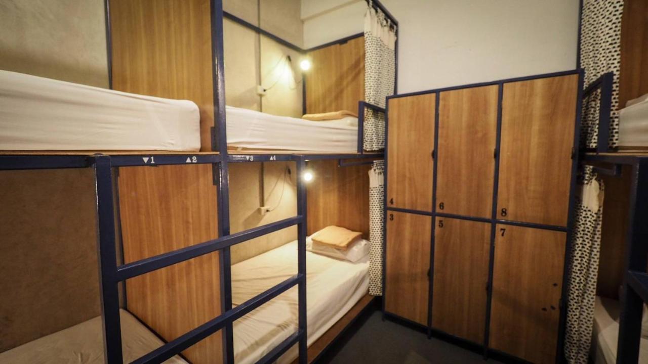 I-Sleep Silom Hostel Bangkok Eksteriør billede