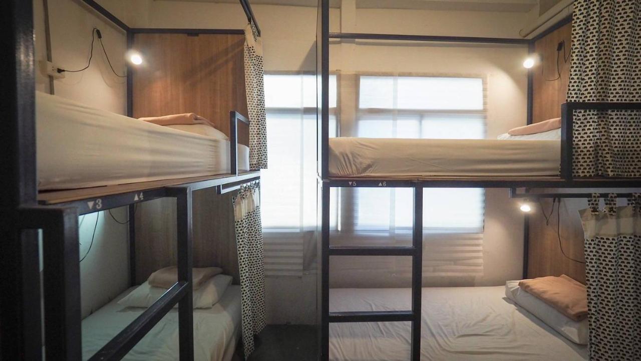 I-Sleep Silom Hostel Bangkok Eksteriør billede